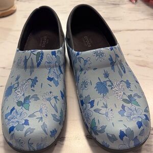 CROCS Blue and White Patterned Clogs
